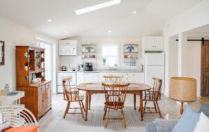 Vintage Charm by the Lake - Fort Erie, Canada