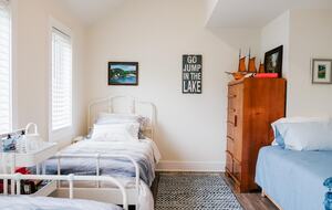 Vintage Charm by the Lake - Fort Erie, Canada