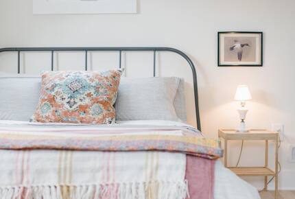 Vintage Charm by the Lake - Fort Erie, Canada