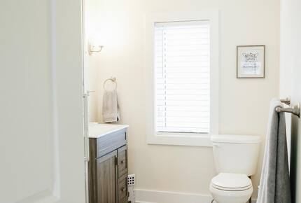 Vintage Charm by the Lake - Fort Erie, Canada