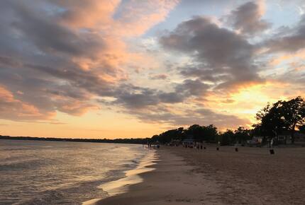 Vintage Charm by the Lake - Fort Erie, Canada