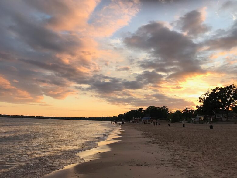 Vintage Charm by the Lake - Fort Erie, Canada