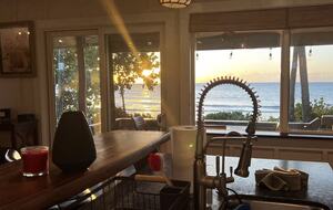 Beachfront North Shore retreat with panoramic ocean views - Haleiwa, Hawaii