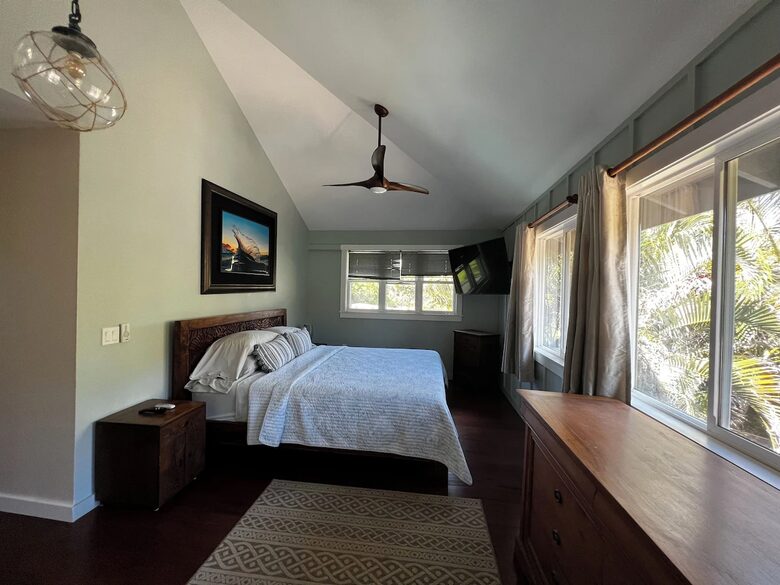 Beachfront North Shore retreat with panoramic ocean views - Haleiwa, Hawaii