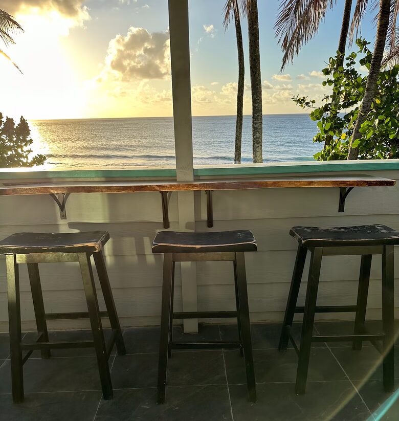 Beachfront North Shore retreat with panoramic ocean views - Haleiwa, Hawaii