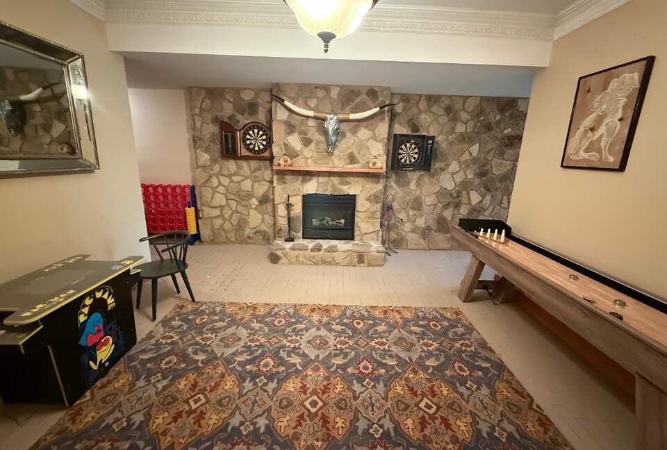 Luxury Mountain Getaway on 220 Acres with Trails & Private Pond - Independence, Virginia