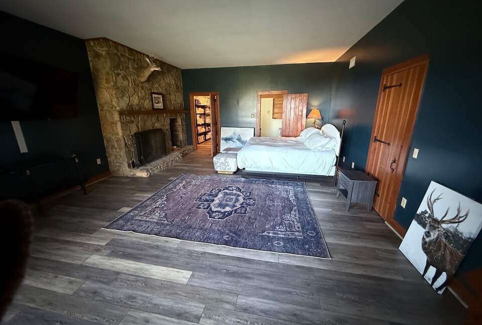 Luxury Mountain Getaway on 220 Acres with Trails & Private Pond - Independence, Virginia