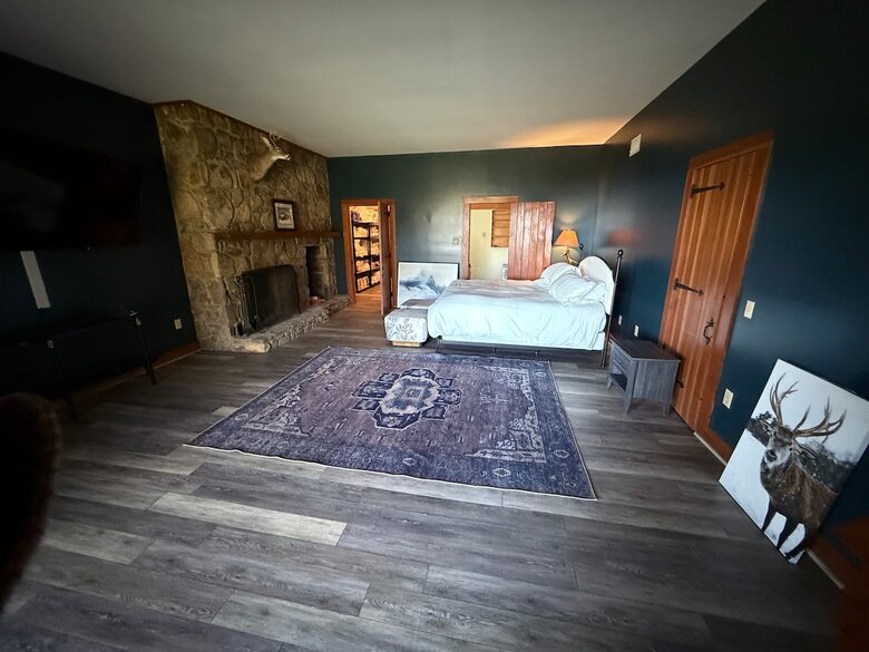 Luxury Mountain Getaway on 220 Acres with Trails & Private Pond - Independence, Virginia