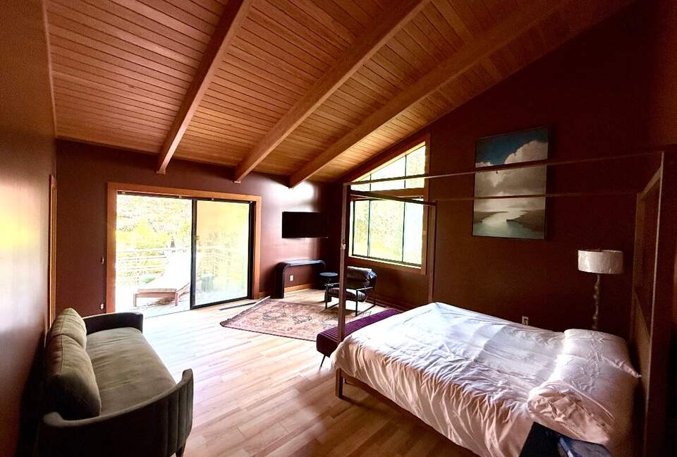 Luxury Mountain Getaway on 220 Acres with Trails & Private Pond - Independence, Virginia