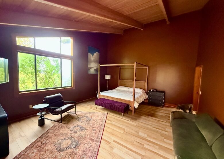 Luxury Mountain Getaway on 220 Acres with Trails & Private Pond - Independence, Virginia