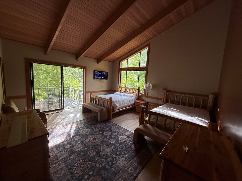 Luxury Mountain Getaway on 220 Acres with Trails & Private Pond - Independence, Virginia