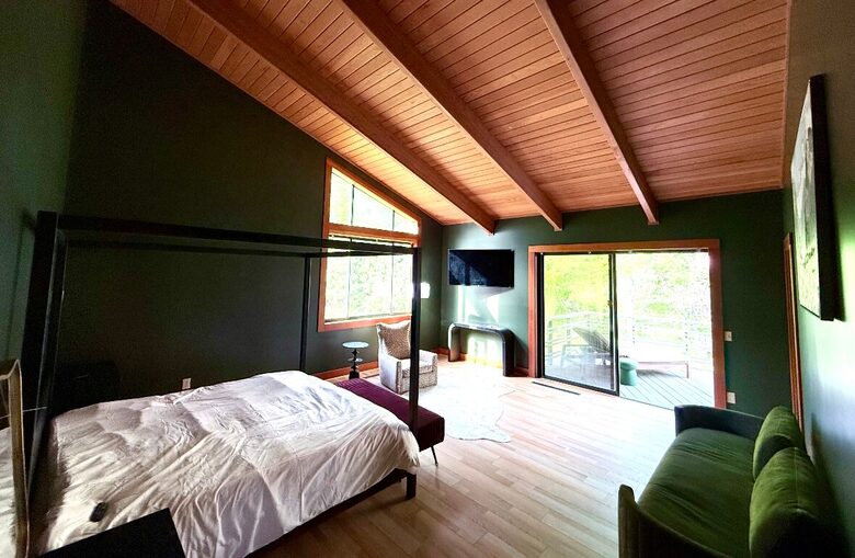 Luxury Mountain Getaway on 220 Acres with Trails & Private Pond - Independence, Virginia