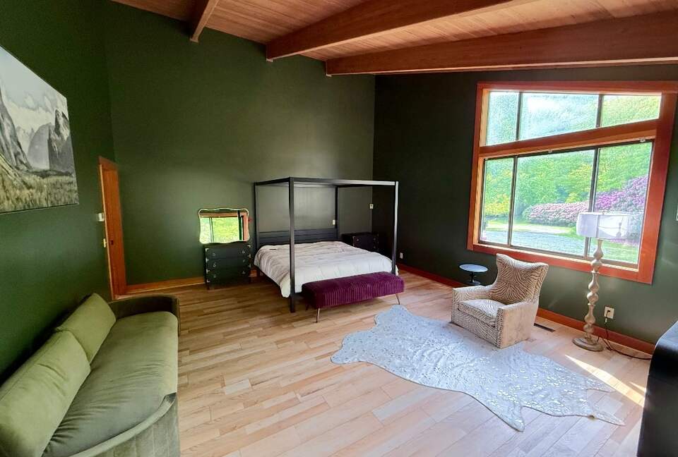 Luxury Mountain Getaway on 220 Acres with Trails & Private Pond - Independence, Virginia