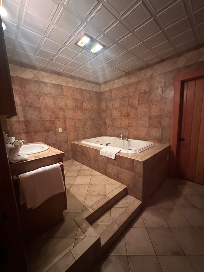 Luxury Mountain Getaway on 220 Acres with Trails & Private Pond - Independence, Virginia