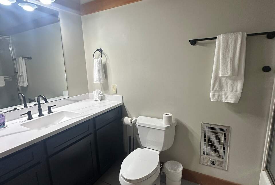 Luxury Mountain Getaway on 220 Acres with Trails & Private Pond - Independence, Virginia