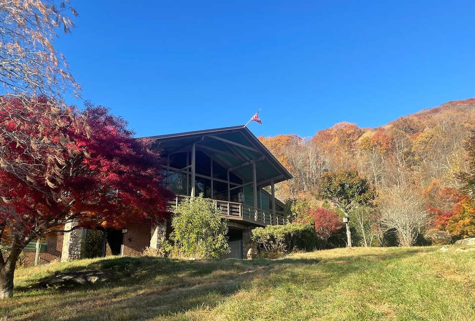Luxury Mountain Getaway on 220 Acres with Trails & Private Pond - Independence, Virginia