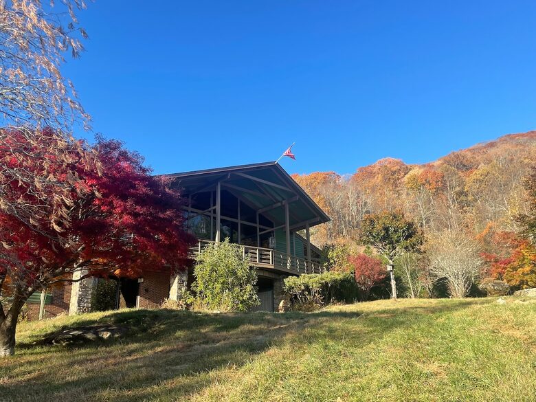Luxury Mountain Getaway on 220 Acres with Trails & Private Pond - Independence, Virginia