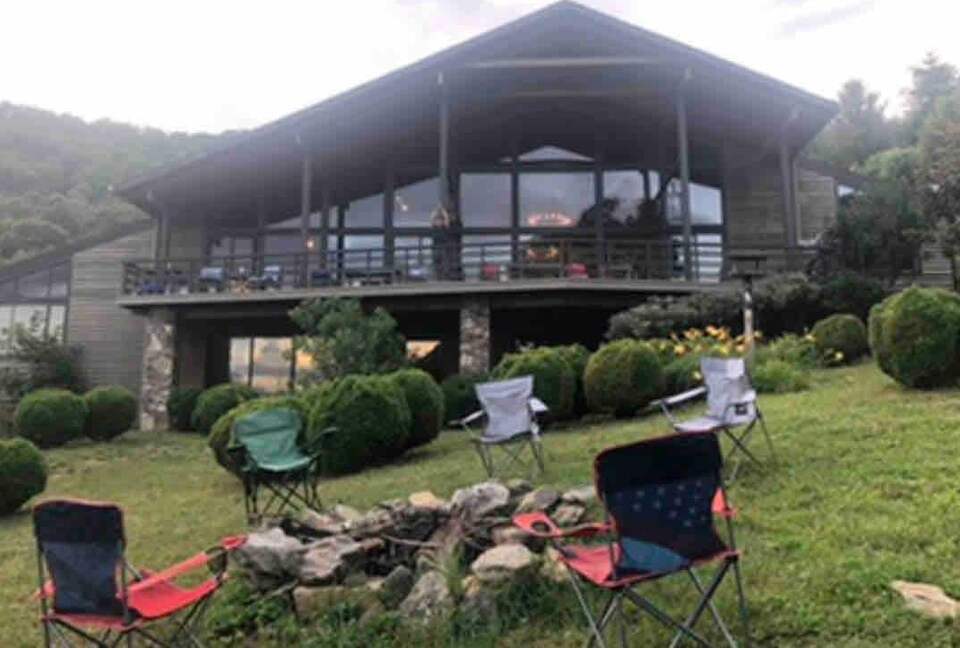 Luxury Mountain Getaway on 220 Acres with Trails & Private Pond - Independence, Virginia