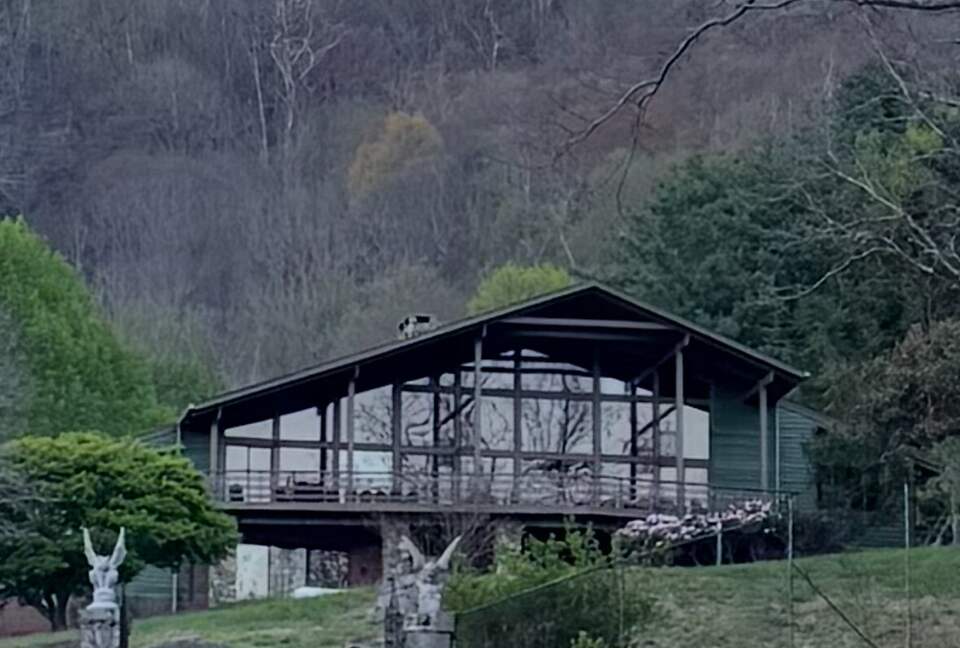 Luxury Mountain Getaway on 220 Acres with Trails & Private Pond - Independence, Virginia