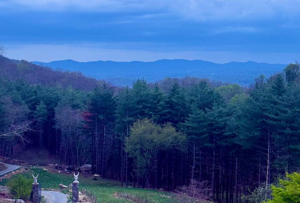 Luxury Mountain Getaway on 220 Acres with Trails & Private Pond - Independence, Virginia