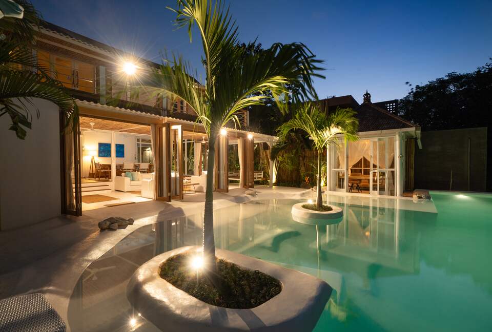 Elegant Uluwatu Escape Near Nyang Nyang Beach - "THE LAGOON " - Bali, Indonesia