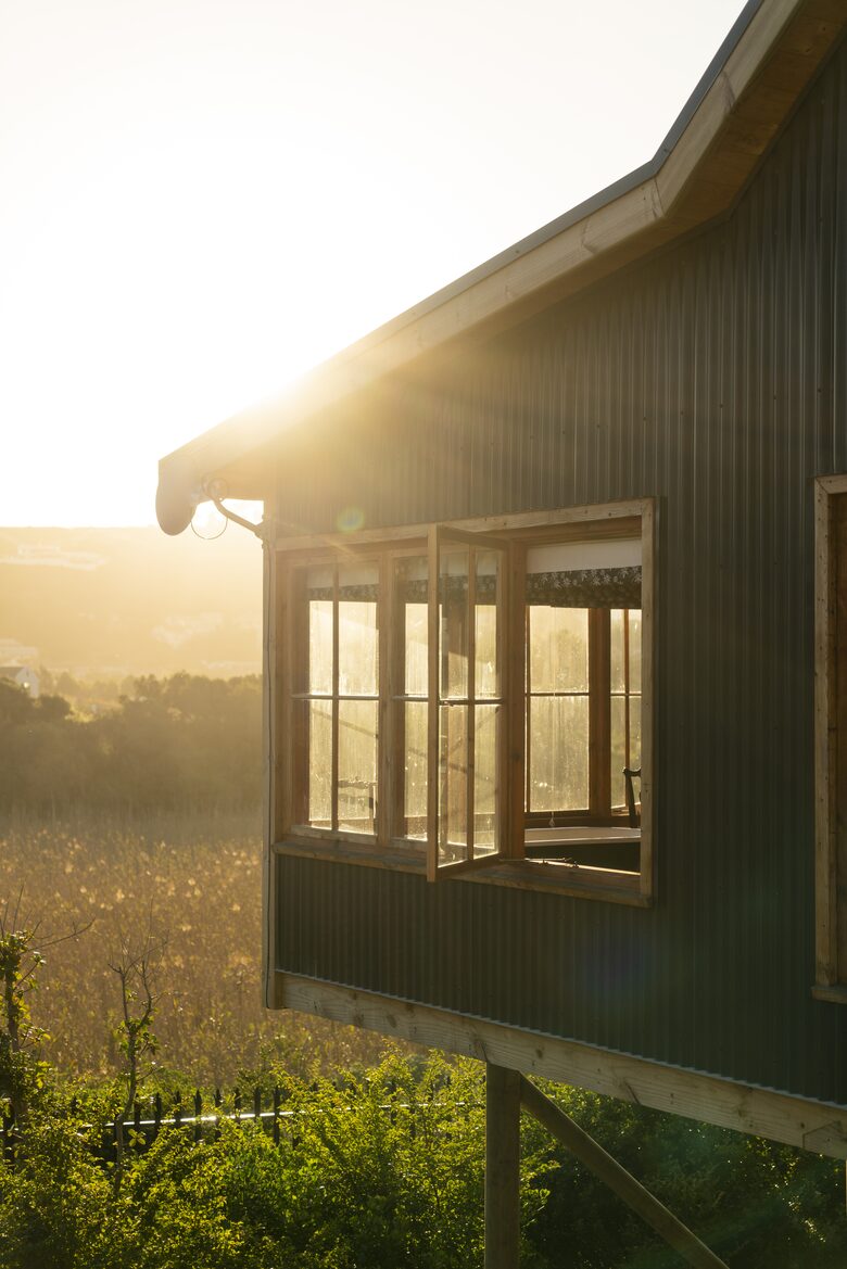 Elegant Coastal Retreat with Fynbos Hills Views - Plettenberg Bay, South Africa