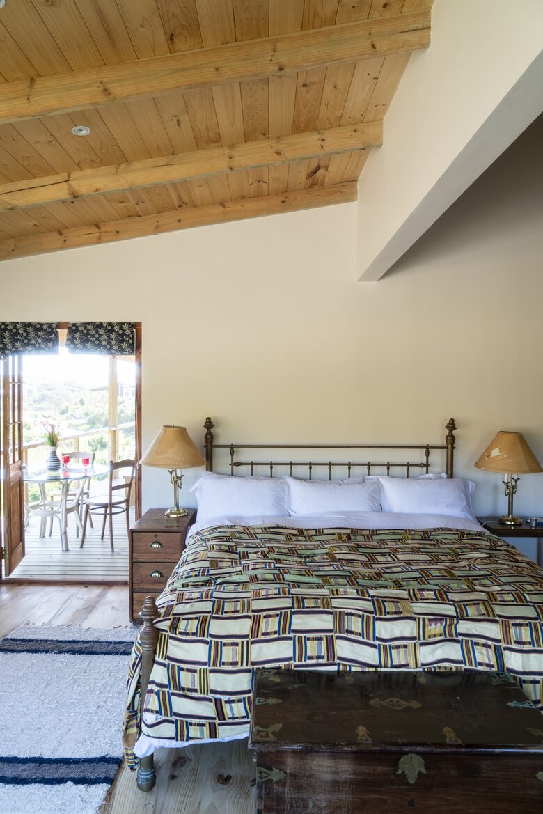 Elegant Coastal Retreat with Fynbos Hills Views - Plettenberg Bay, South Africa