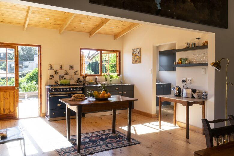 Elegant Coastal Retreat with Fynbos Hills Views - Plettenberg Bay, South Africa