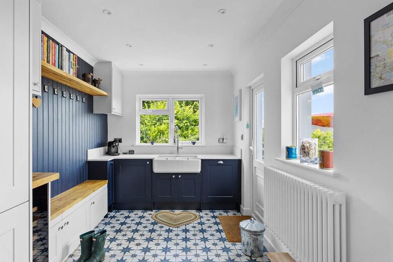 Stylish Three-Bedroom Coastal Home, with Expansive Gardens & Scenic Views - Georgeham, United Kingdom