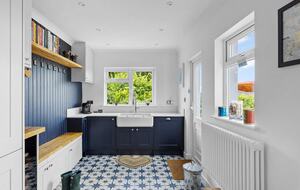 Stylish Three-Bedroom Coastal Home, with Expansive Gardens & Scenic Views - Georgeham, United Kingdom