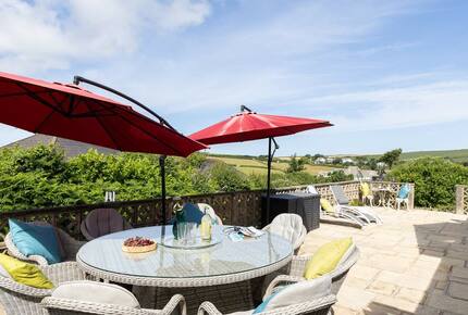 Stylish Three-Bedroom Coastal Home, with Expansive Gardens & Scenic Views - Georgeham, United Kingdom