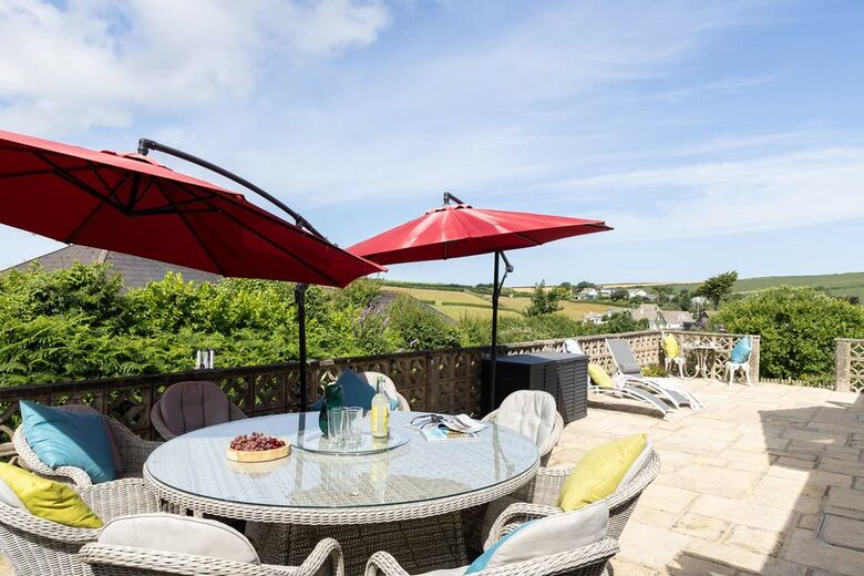 Stylish Three-Bedroom Coastal Home, with Expansive Gardens & Scenic Views - Georgeham, United Kingdom