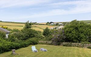 Stylish Three-Bedroom Coastal Home, with Expansive Gardens & Scenic Views - Georgeham, United Kingdom
