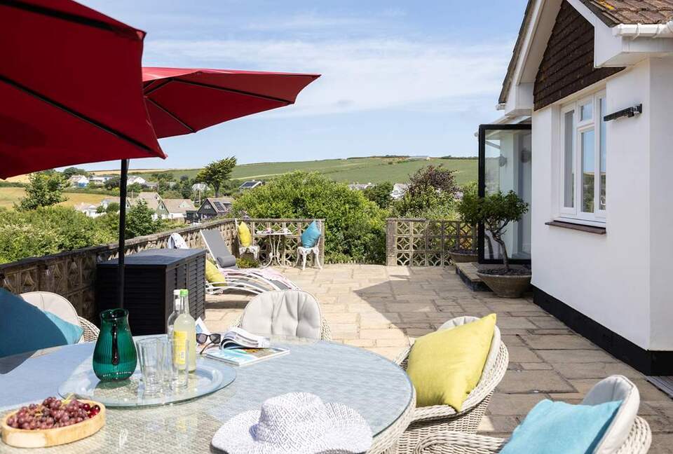 Stylish Three-Bedroom Coastal Home, with Expansive Gardens & Scenic Views - Georgeham, United Kingdom