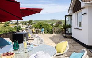 Stylish Three-Bedroom Coastal Home, with Expansive Gardens & Scenic Views - Georgeham, United Kingdom