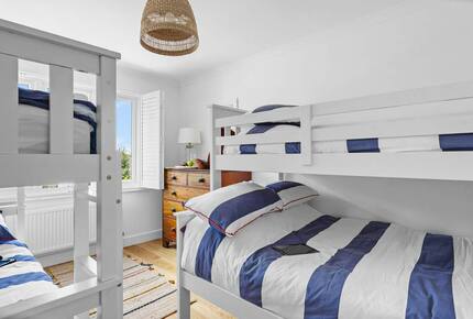 Stylish Three-Bedroom Coastal Home, with Expansive Gardens & Scenic Views - Georgeham, United Kingdom