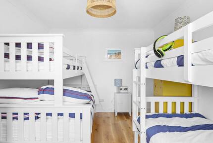 Stylish Three-Bedroom Coastal Home, with Expansive Gardens & Scenic Views - Georgeham, United Kingdom