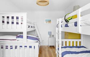 Stylish Three-Bedroom Coastal Home, with Expansive Gardens & Scenic Views - Georgeham, United Kingdom