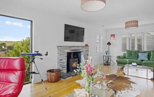 Stylish Three-Bedroom Coastal Home, with Expansive Gardens & Scenic Views - Georgeham, United Kingdom