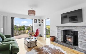 Stylish Three-Bedroom Coastal Home, with Expansive Gardens & Scenic Views - Georgeham, United Kingdom