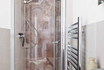 Stylish Three-Bedroom Coastal Home, with Expansive Gardens & Scenic Views - Georgeham, United Kingdom