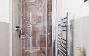 Stylish Three-Bedroom Coastal Home, with Expansive Gardens & Scenic Views - Georgeham, United Kingdom