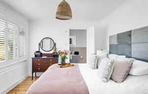 Stylish Three-Bedroom Coastal Home, with Expansive Gardens & Scenic Views - Georgeham, United Kingdom