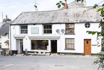 Stylish Three-Bedroom Coastal Home, with Expansive Gardens & Scenic Views - Georgeham, United Kingdom