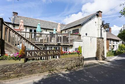 Stylish Three-Bedroom Coastal Home, with Expansive Gardens & Scenic Views - Georgeham, United Kingdom