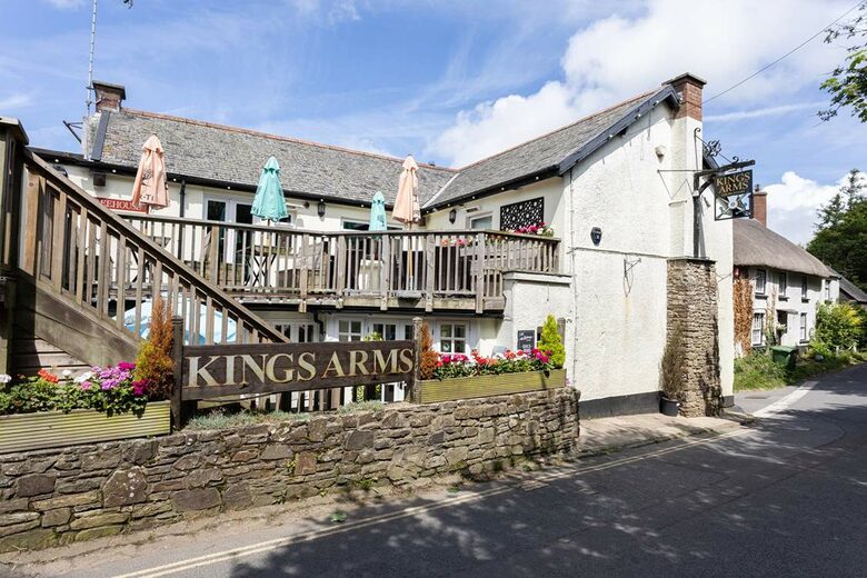 Stylish Three-Bedroom Coastal Home, with Expansive Gardens & Scenic Views - Georgeham, United Kingdom