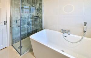 Stylish Three-Bedroom Coastal Home, with Expansive Gardens & Scenic Views - Georgeham, United Kingdom