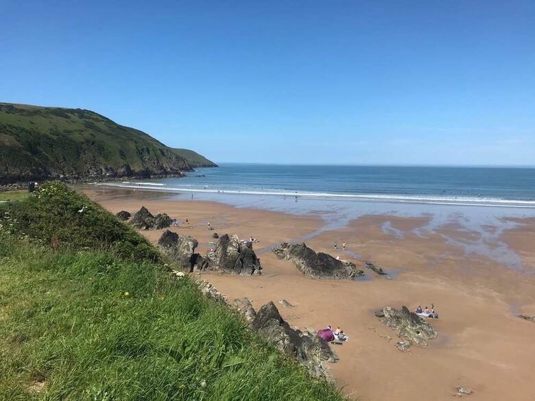 Stylish Three-Bedroom Coastal Home, with Expansive Gardens & Scenic Views - Georgeham, United Kingdom