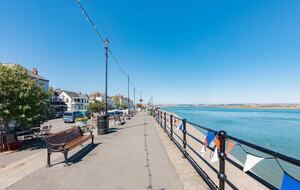 Stylish Three-Bedroom Coastal Home, with Expansive Gardens & Scenic Views - Georgeham, United Kingdom