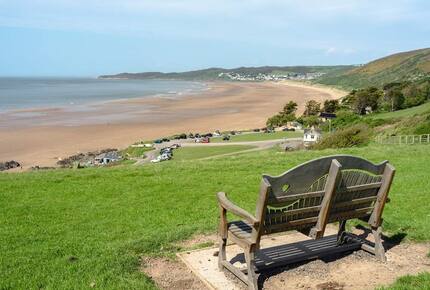 Stylish Three-Bedroom Coastal Home, with Expansive Gardens & Scenic Views - Georgeham, United Kingdom